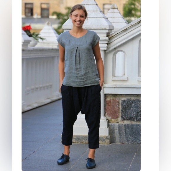 LinenCloud Black Linen Top - Picture 2 of 7